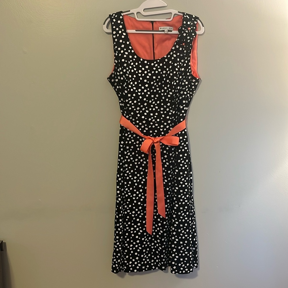 Ladies 16 polka dot dress, runs small, see measurements